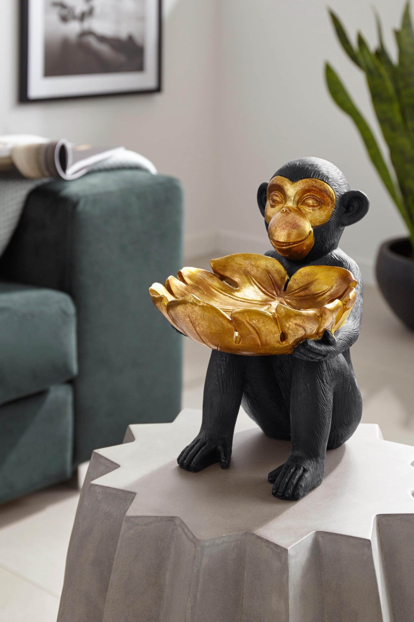 Leonique Exklusive Leonique Dekofigur »Affe mit Schale« aus Polyresin – Handbemalte Premium-Dekoration mit Goldakzenten Dekoration
