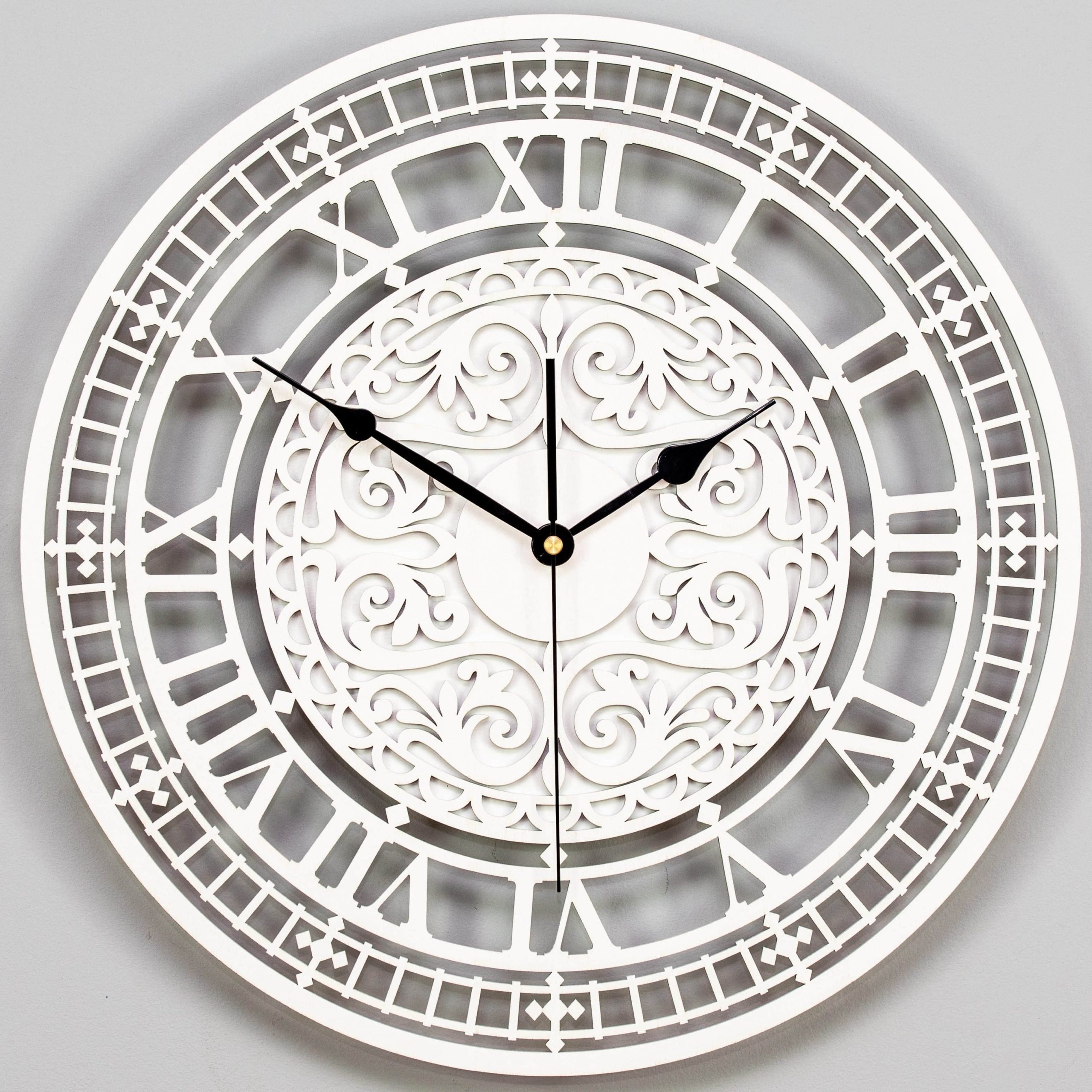 ORNAMENTI Dekoration ORNAMENTI Vintage Wanduhr 40 cm aus Holz | Weiß-Schwarz Design | Lautloses Uhrwerk | Handgefertigte Dekoruhr für Wohnzimmer & Schlafzimmer 2 schwarz