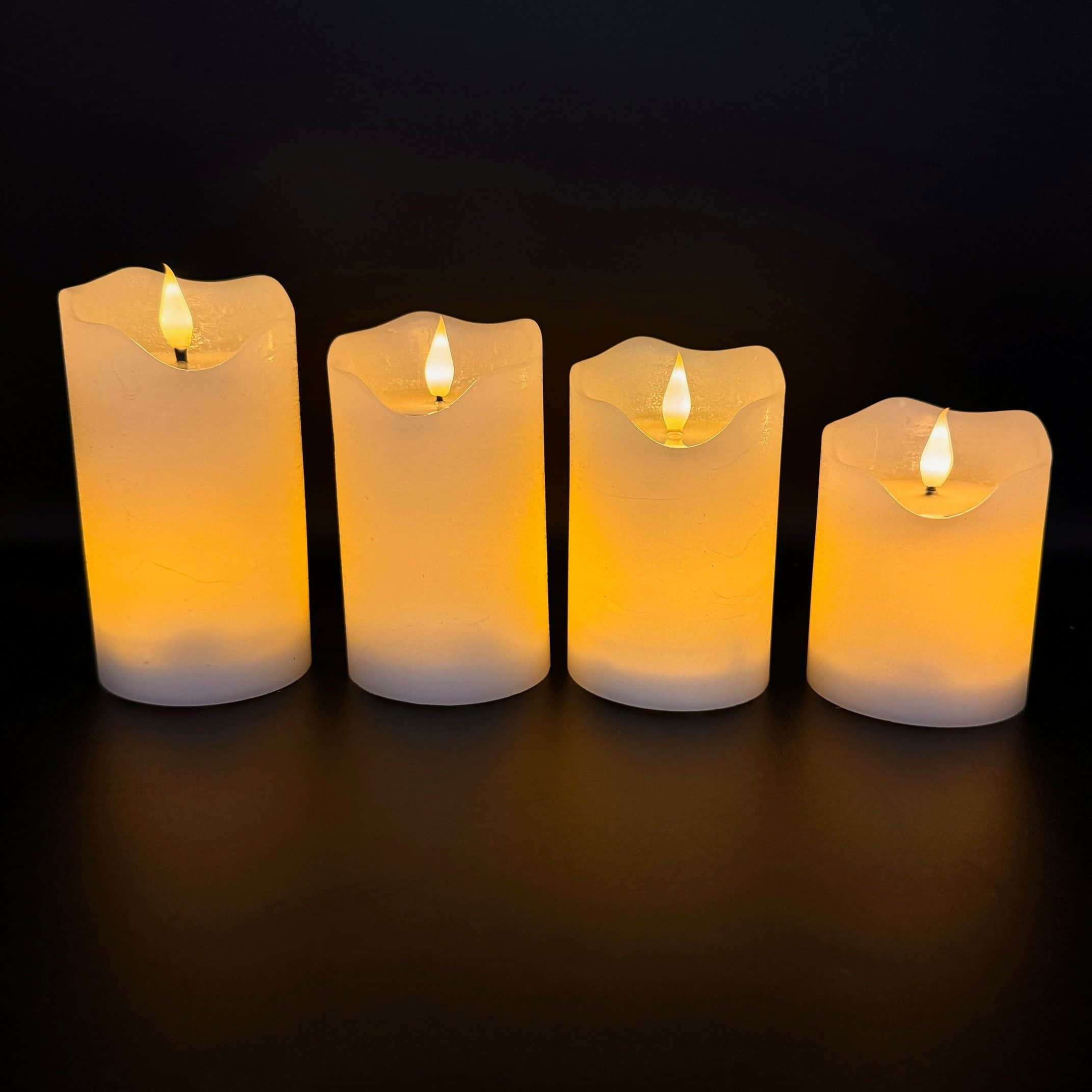Online-Fuchs Premium LED-Kerzen Set (4 Stück) mit Echtwachs-Optik – Realistische Flamme, Fernbedienung, 6-Stufen Dimmer & Timer (2-8h) – Weiß/Grün/Lila/Rot wählbar Weiß Online-Fuchs Dekoration