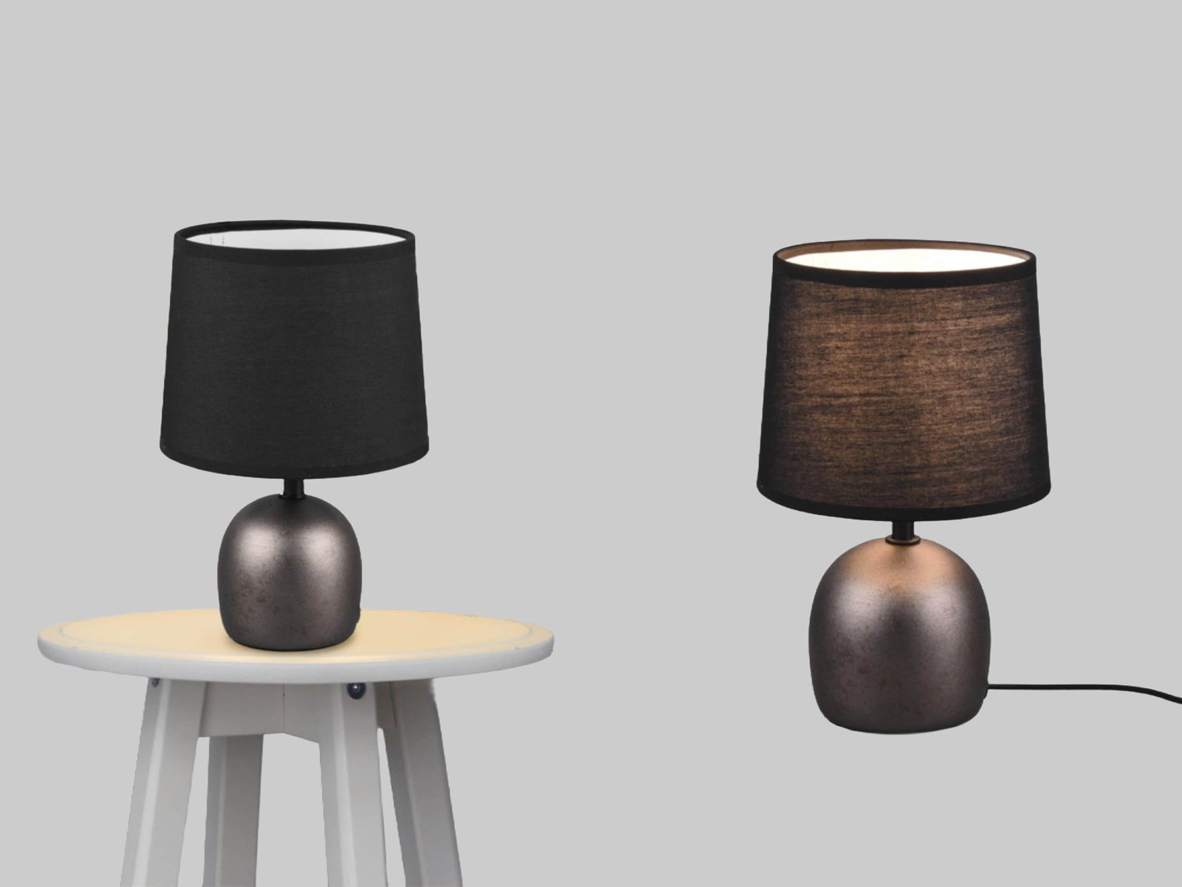 Lampen Reality Leuchten Reality Leuchten LED Nachttischlampe - Skandinavischer Landhausstil mit wechselbarem Warmweiß-LED & beigem Stoff-Lampenschirm (26cm) - Elegante Tischleuchte für Schlafzimmer & Wohnbereich Silber ant