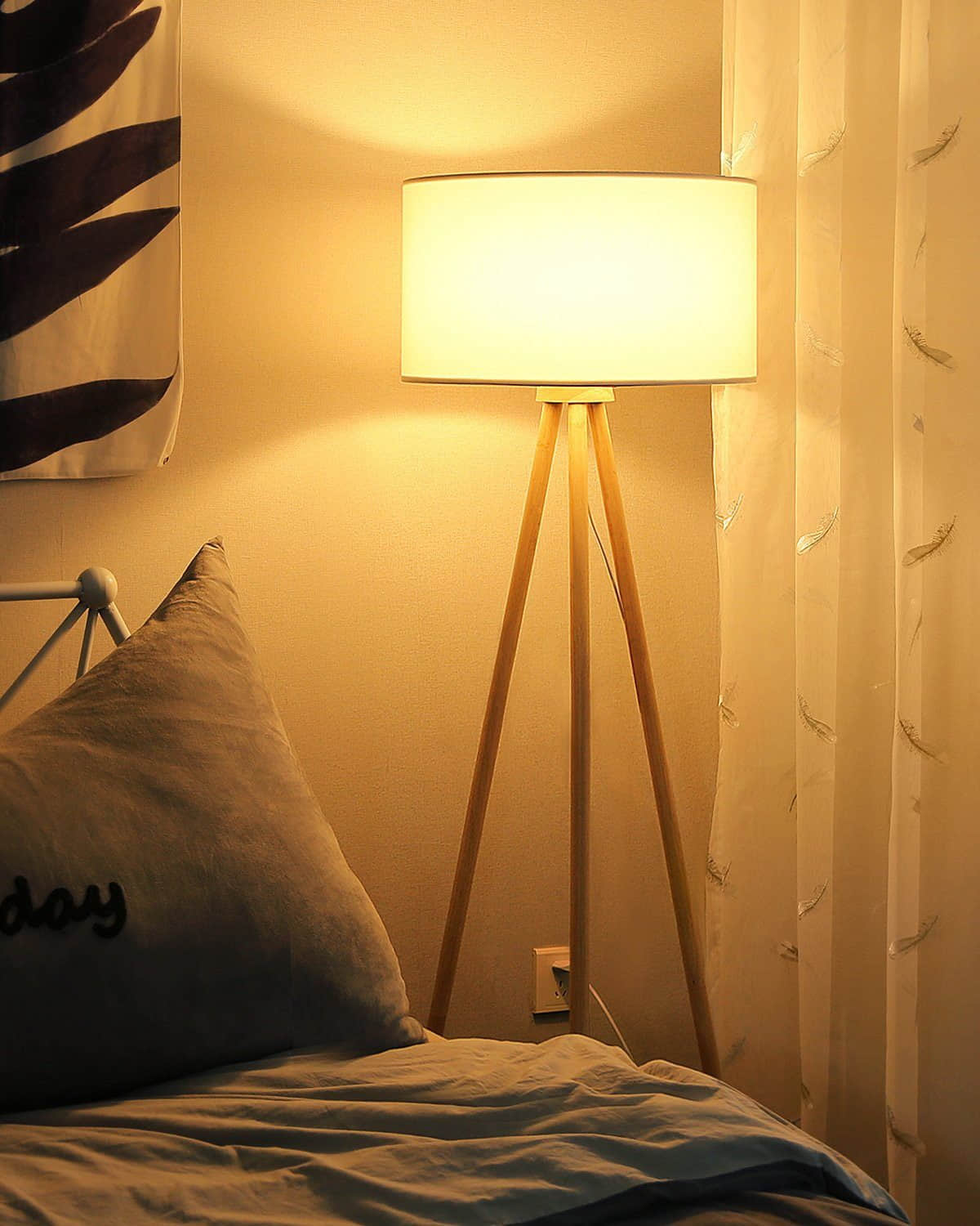 Lampen Tomons Tomons LED Stehlampe aus Holz im Skandinavischen Stil | Dimmbare 8W Stehleuchte für Wohnzimmer & Schlafzimmer | 148 cm Höhe | Modernes Design Weiß