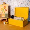 Creative Deco Holzkiste mit Deckel | Große Aufbewahrungsbox 30x20x14 cm | Massivholz Erinnerungskiste für Baby, Wein, Werkzeuge & Deko Gelb Creative Deco Aufbewahrung