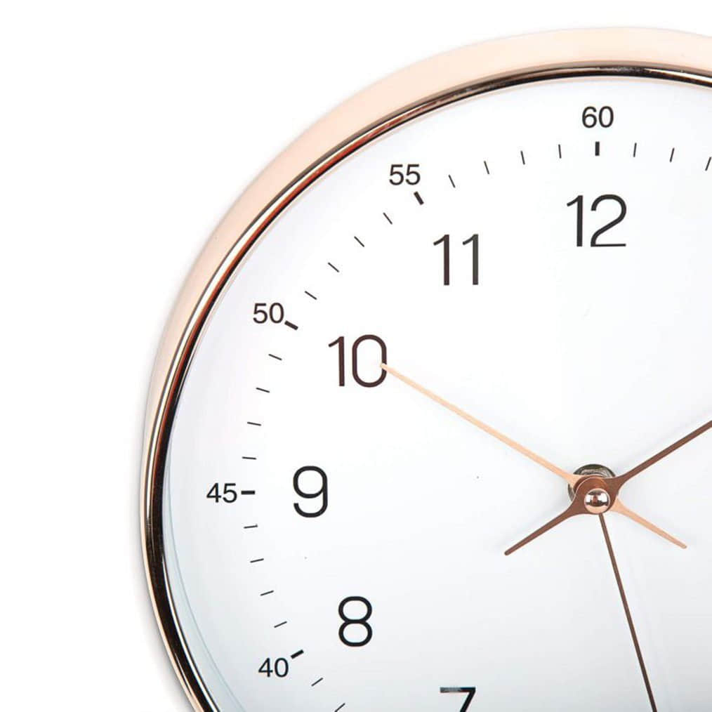 K\u0026L Wall Art K&L Silent Shabby Chic Wall Clock - 25cm Round Retro Design with White & Rose Gold Finish - No Ticking Noise - Long-Lasting Quartz Movement Dekoration