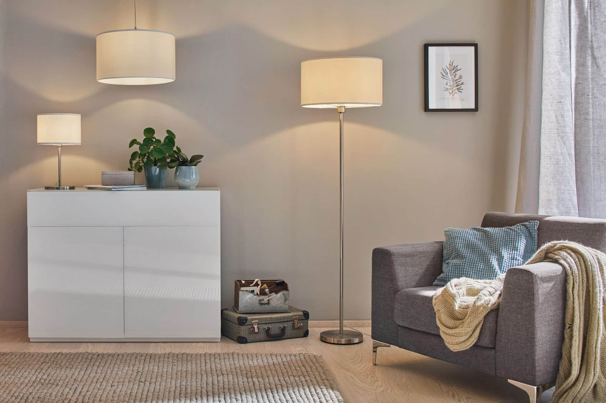 Paulmann Paulmann Tessa Stehlampe | Dimmbare Standleuchte mit Creme-Stoffschirm | E27 Fassung | Gebürstetes Metallgestell | 160cm Höhe Lampen